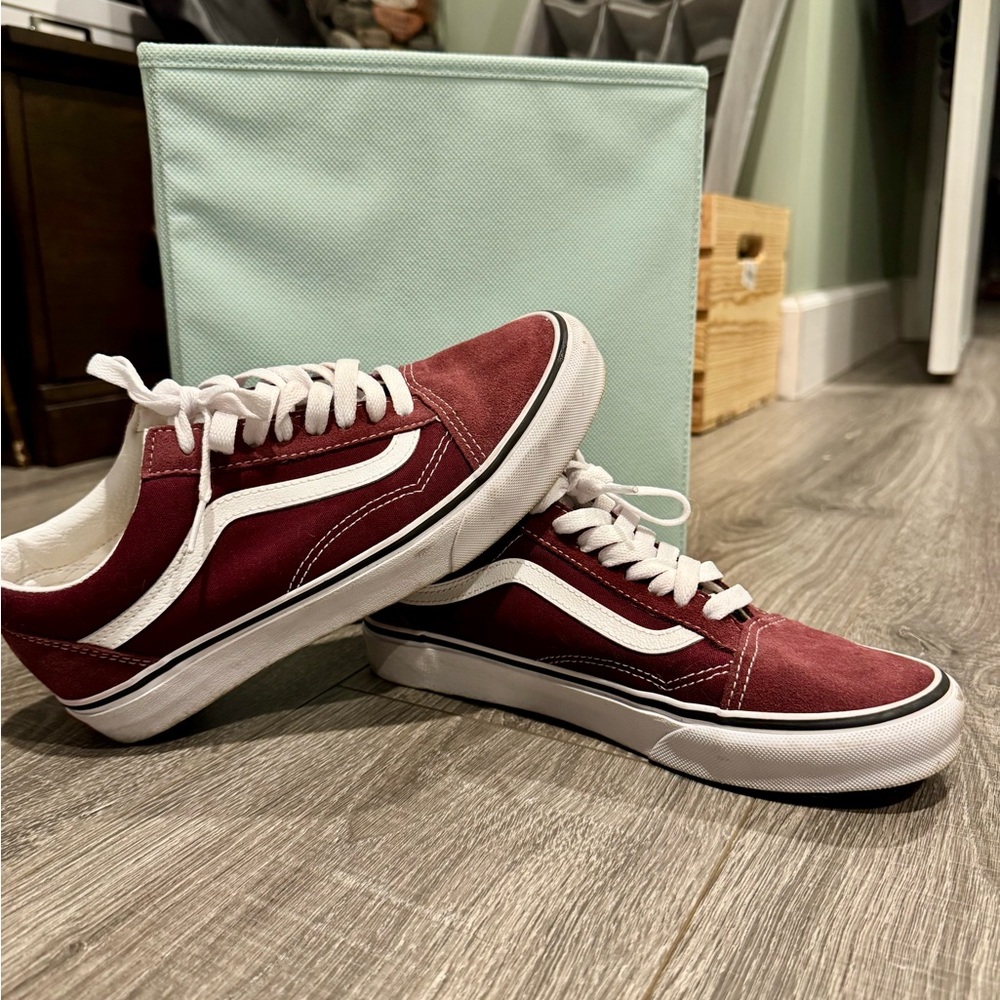 Vans Men's Old Skool Maroon and White Sneakers